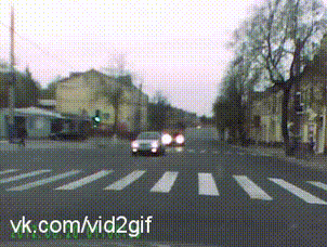Наказал В Брянске водитель наказал пешехода переходящего на красный. Действо развернулось перед моими глазами. Внутри ссылка на видео  Водитель, пешеход, нарушение, наказание, гифка